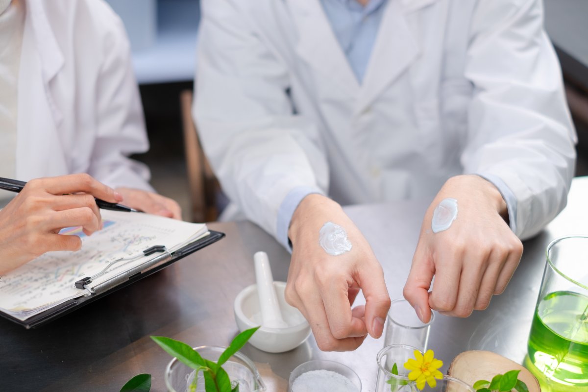 Nachhaltige Kosmetik beruht auf Forschungsergebnissen, die Sicherheit und Wirksamkeit gleichermaßen gewährleisten Kosmetik-Studie