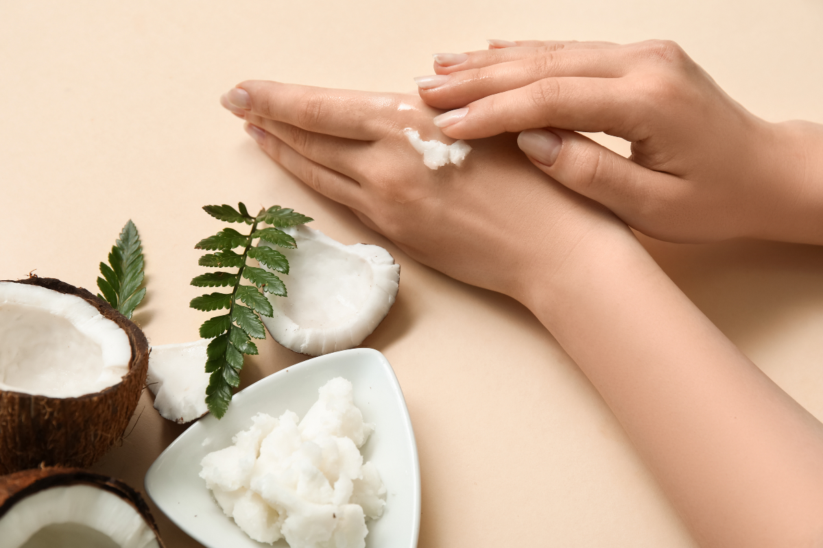 Von der Natur inspiriert, durch Biochemie verfeinert – Kokosöl in Kosmetik Naturnahe-Kosmetik-Kokusnuss-Creme